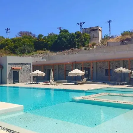 Triplex Bitez - Shared Pool, Terrace & Guest Villa