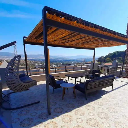 Triplex Bitez - Shared Pool, Terrace & Guest Villa