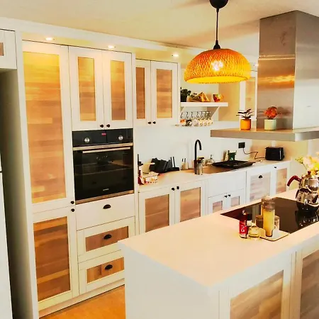 Triplex Bitez - Shared Pool, Terrace & Guest Villa