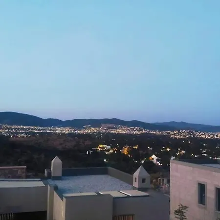 Triplex Bitez - Shared Pool, Terrace & Guest