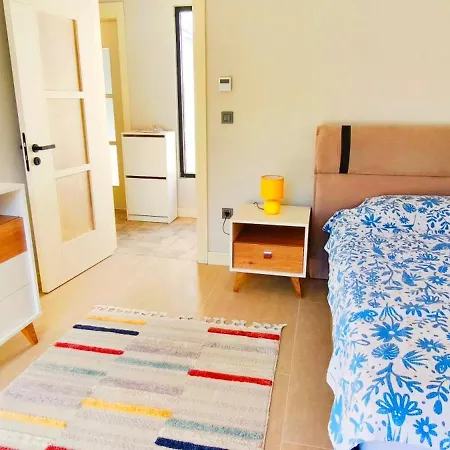 Triplex Bitez - Shared Pool, Terrace & Guest *