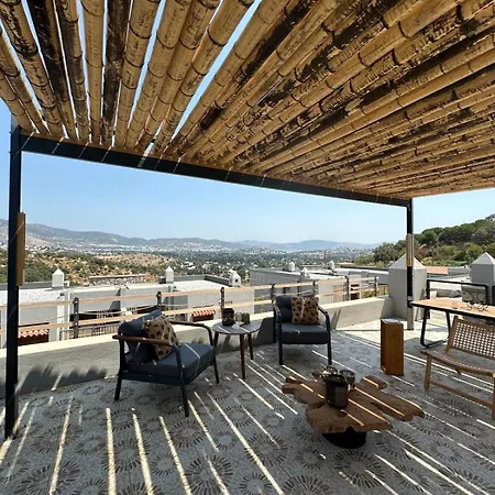 Triplex Bitez - Shared Pool, Terrace & Guest Villa