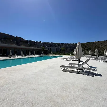 Triplex Bitez - Shared Pool, Terrace & Guest Villa Bodrum